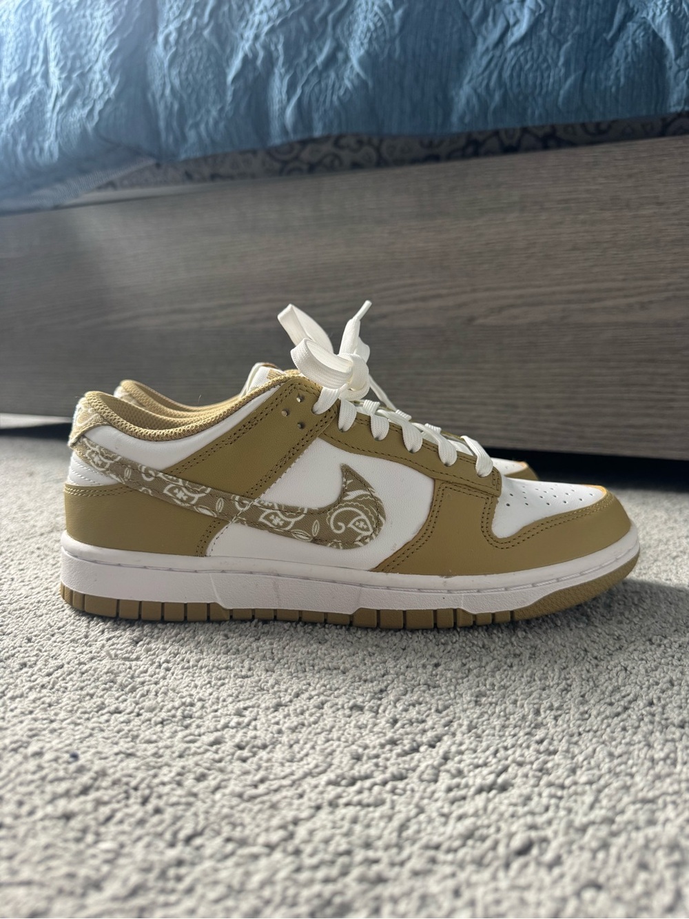 Nike Low-Top Sneakers in White and Tan